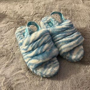 Comfy UGG blue and white print slippers size 7 Womens